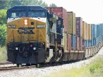 CSX 7822 leading an Intermodal